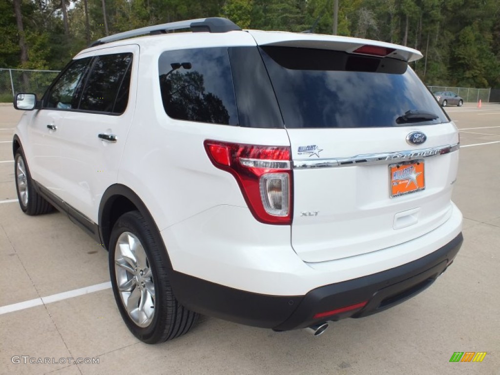 2013 Explorer XLT - White Platinum Tri-Coat / Medium Light Stone photo #8