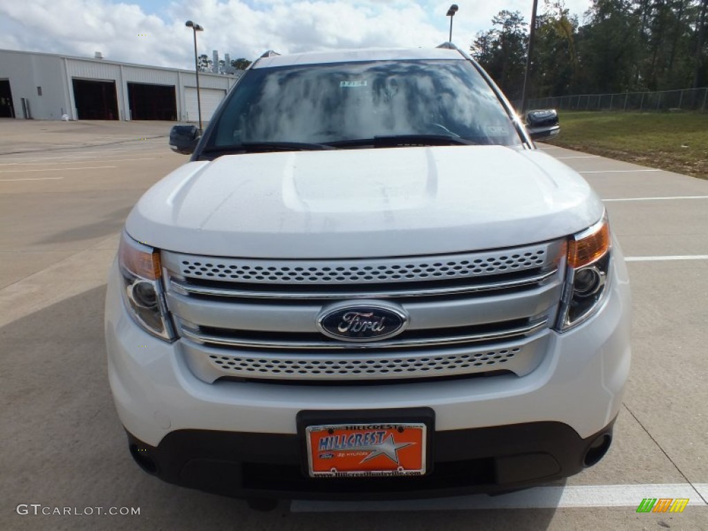 2013 Explorer XLT - White Platinum Tri-Coat / Medium Light Stone photo #11
