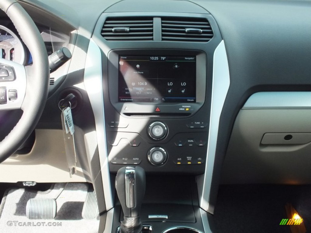 2013 Explorer XLT - White Platinum Tri-Coat / Medium Light Stone photo #16
