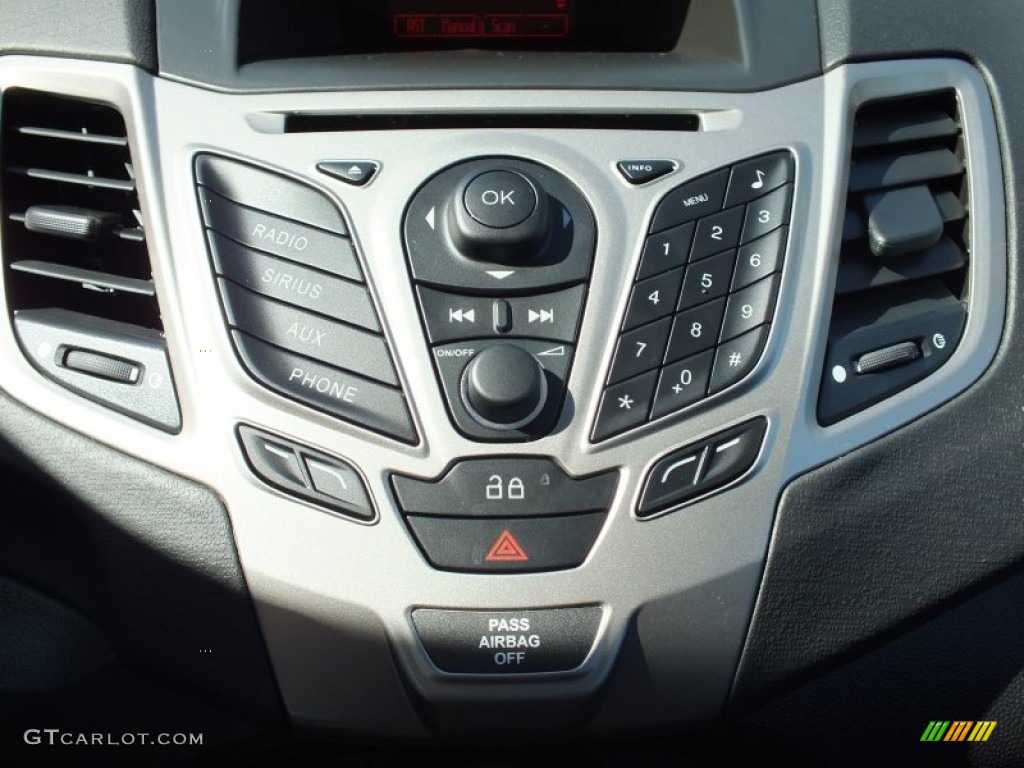 2013 Fiesta SE Hatchback - Tuxedo Black / Charcoal Black photo #19