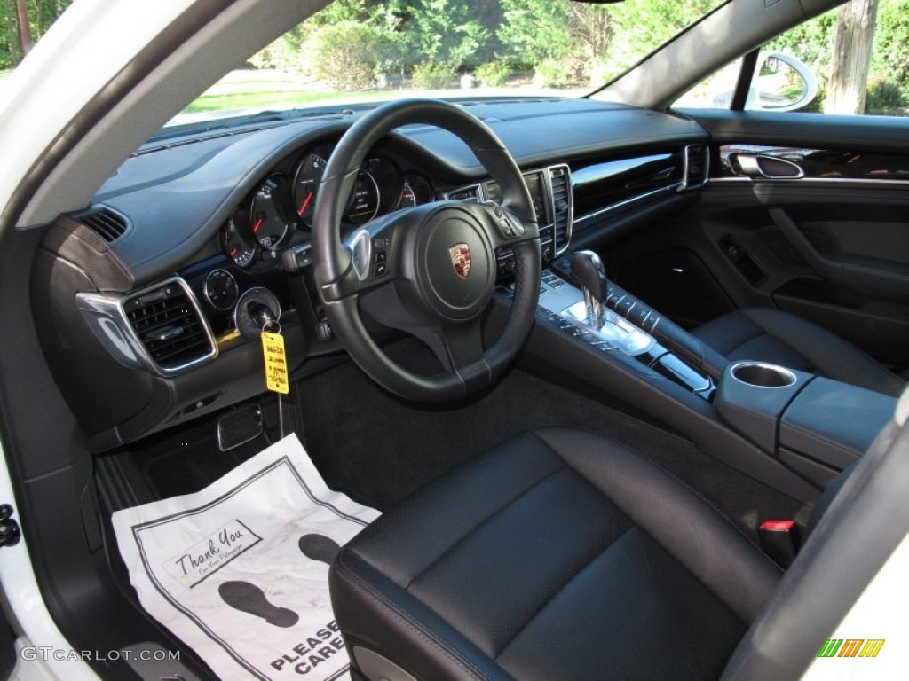 Black Interior 2012 Porsche Panamera 4 Photo #72572397