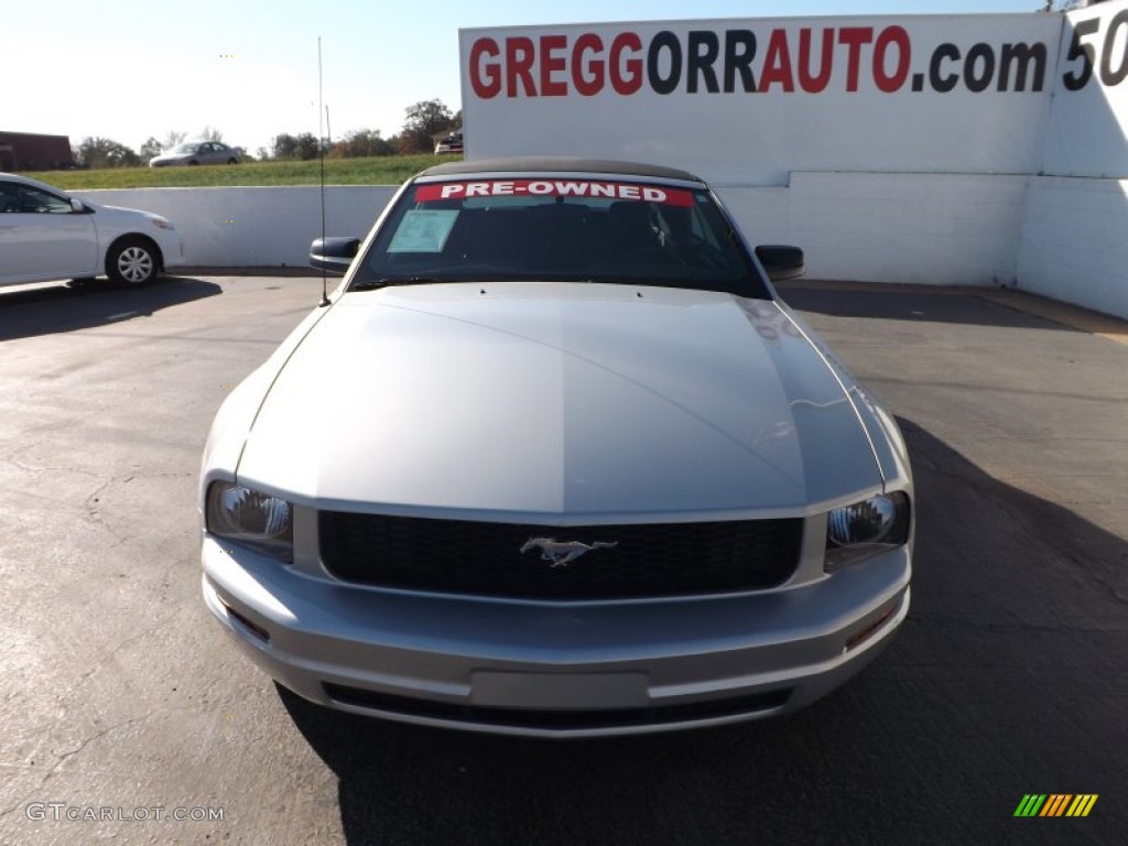 2007 Mustang V6 Premium Convertible - Satin Silver Metallic / Dark Charcoal photo #2