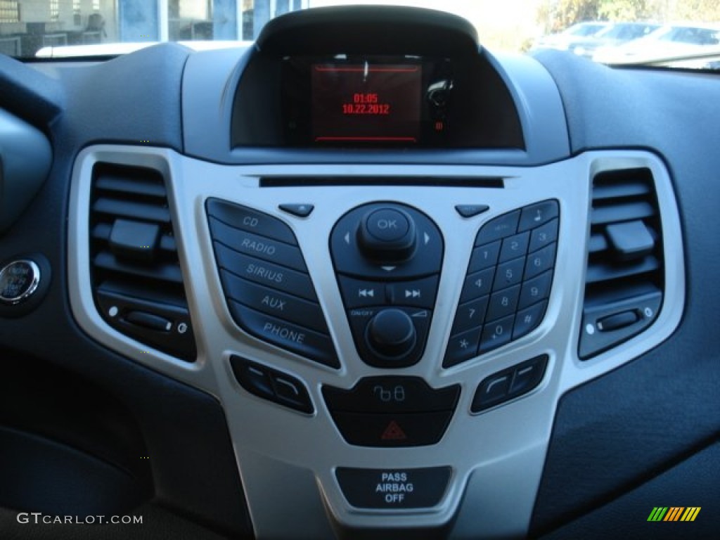 2012 Ford Fiesta SES Hatchback Controls Photo #72582428