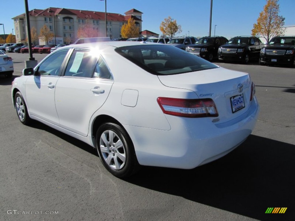 2011 Camry XLE - Super White / Ash photo #3