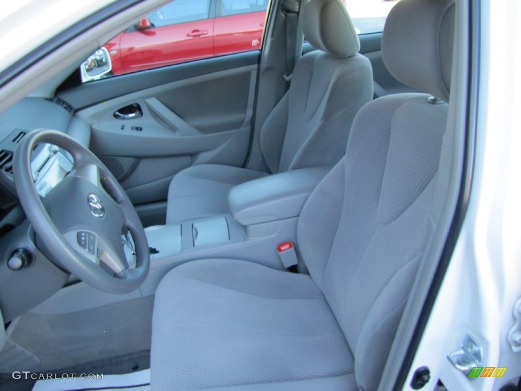 2011 Camry XLE - Super White / Ash photo #13