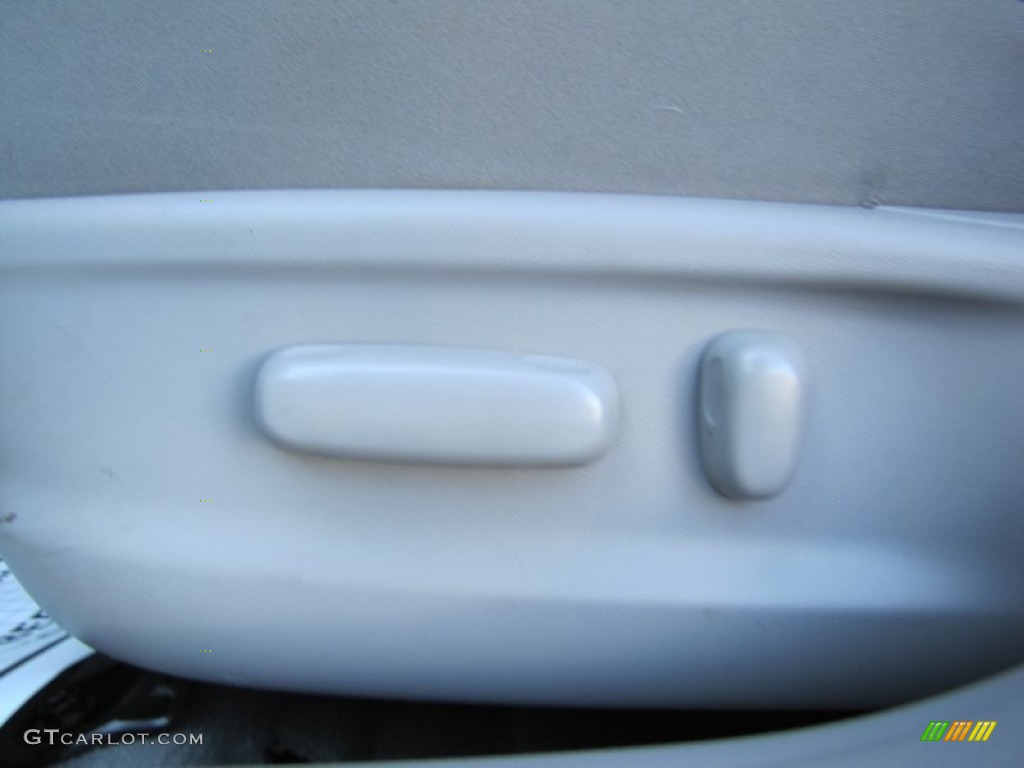 2011 Camry XLE - Super White / Ash photo #15