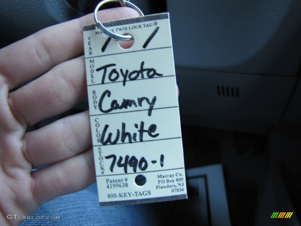 2011 Camry XLE - Super White / Ash photo #25