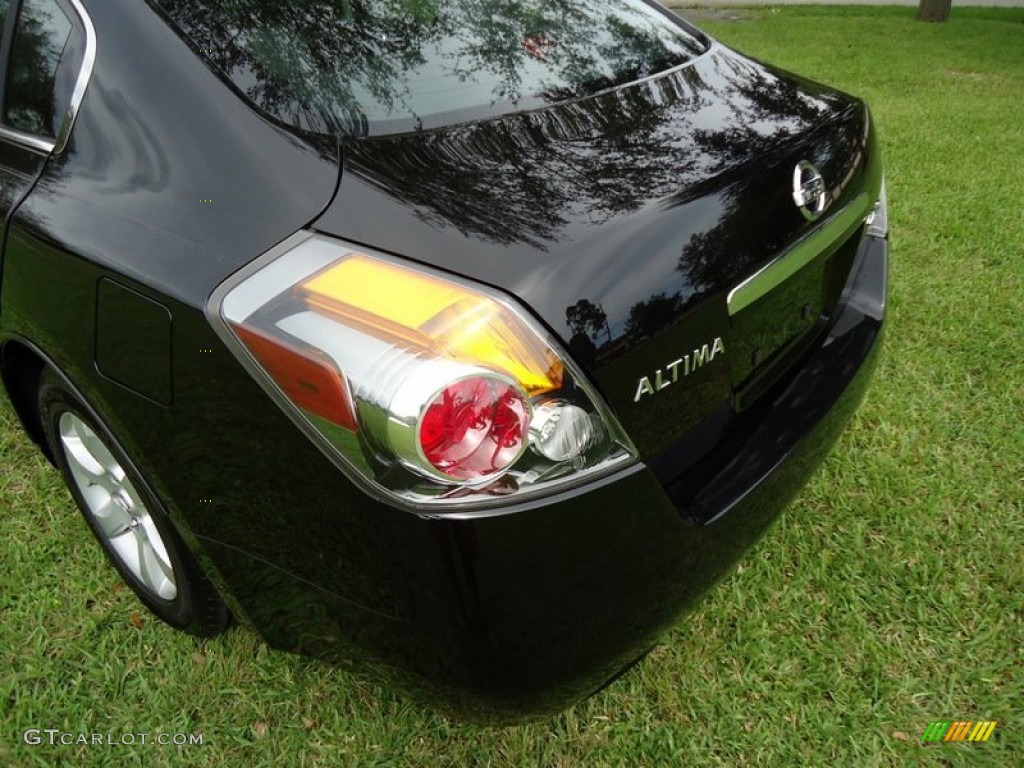 2009 Altima 2.5 SL - Super Black / Charcoal photo #31