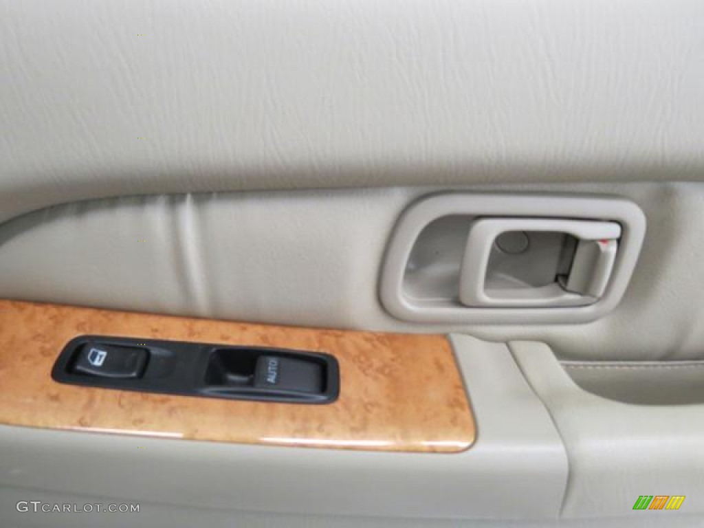 2001 QX4  - Tuscan Beige Metallic / Stone Beige photo #25