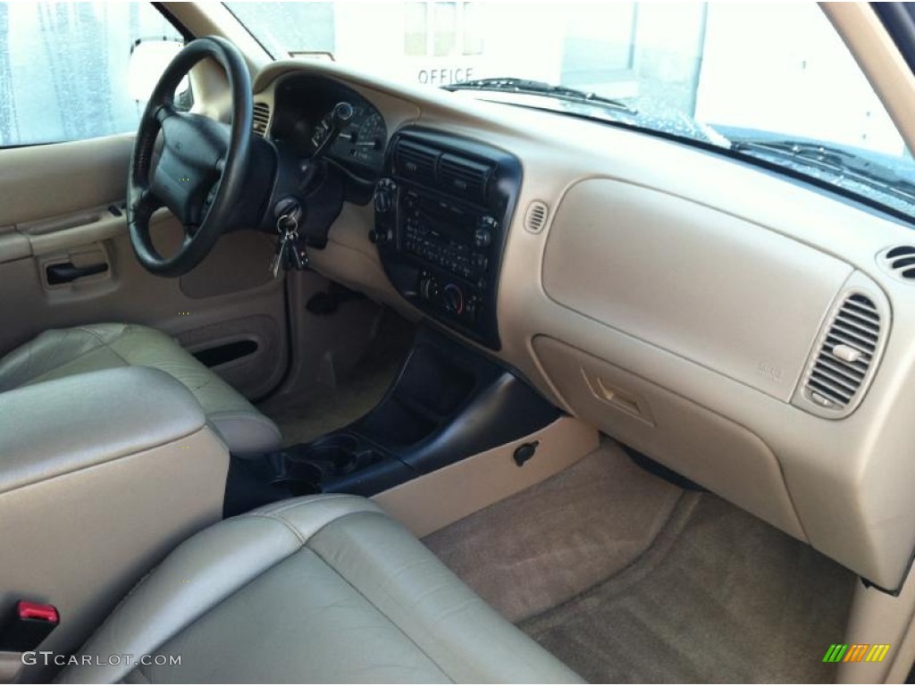 2000 Ford Explorer XLT 4x4 Medium Prairie Tan Dashboard Photo #72592852