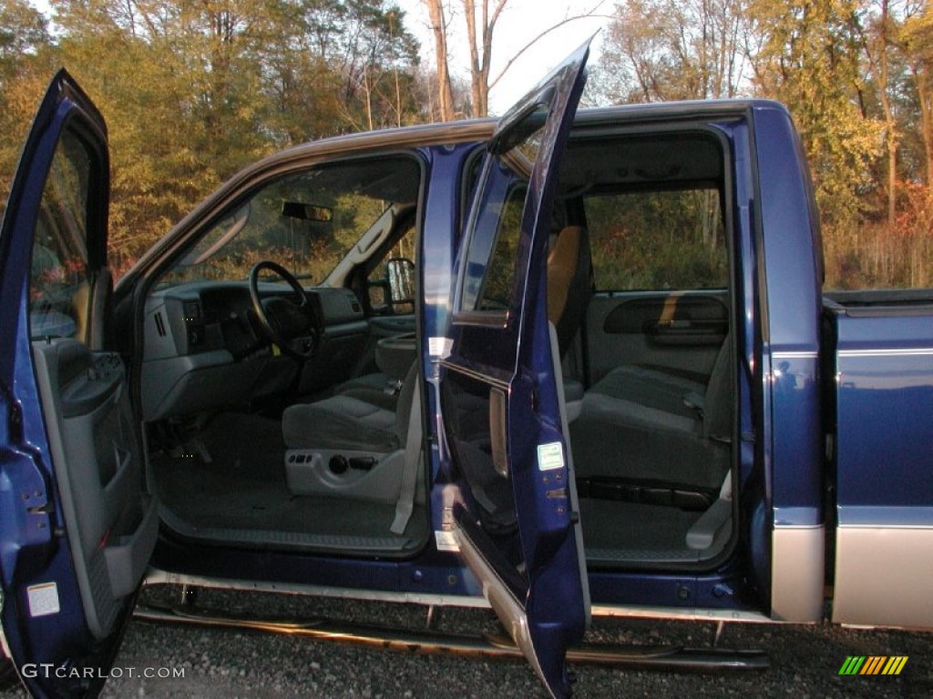 2003 F250 Super Duty XLT Crew Cab 4x4 - Sonic Blue Metallic / Medium Flint Grey photo #26