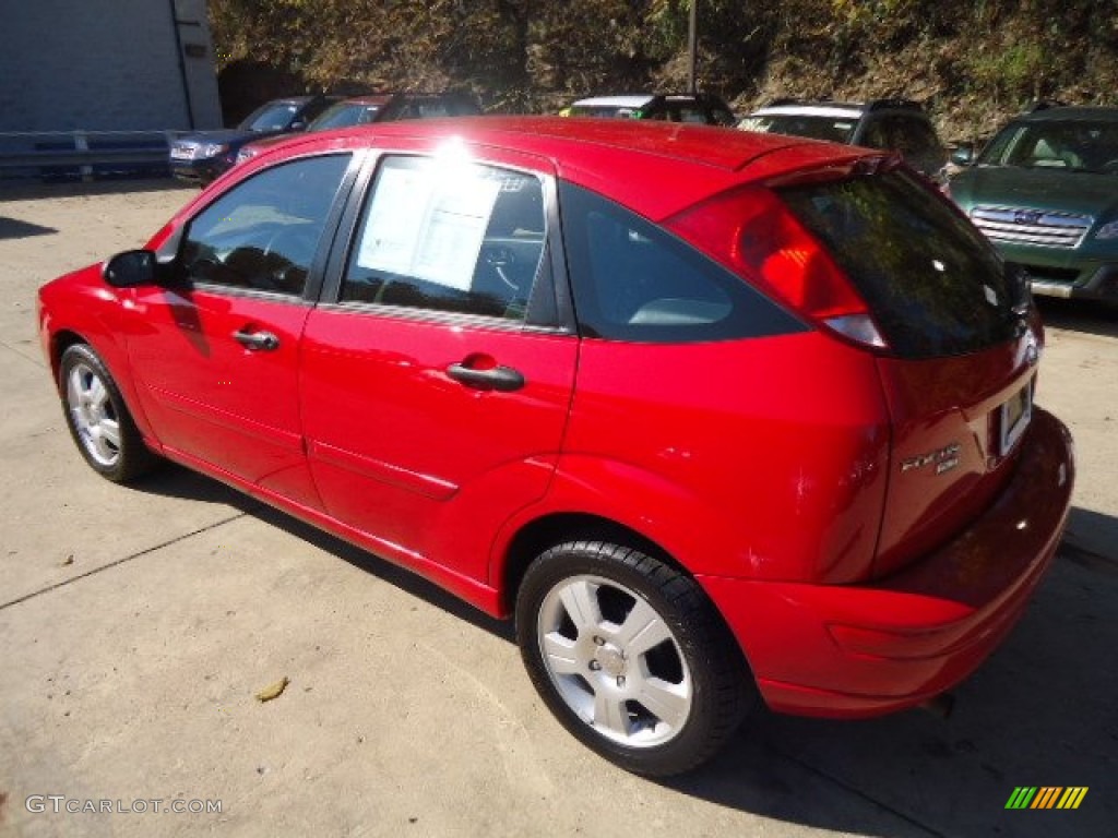 2005 Focus ZX5 SES Hatchback - Infra-Red / Charcoal/Charcoal photo #2