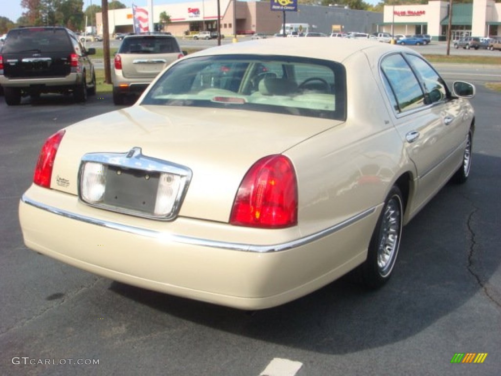 2001 Town Car Cartier - Ivory Parchment Tri Coat / Medium Parchment photo #5