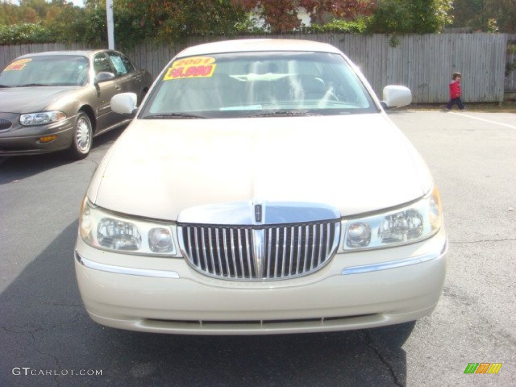 2001 Town Car Cartier - Ivory Parchment Tri Coat / Medium Parchment photo #7