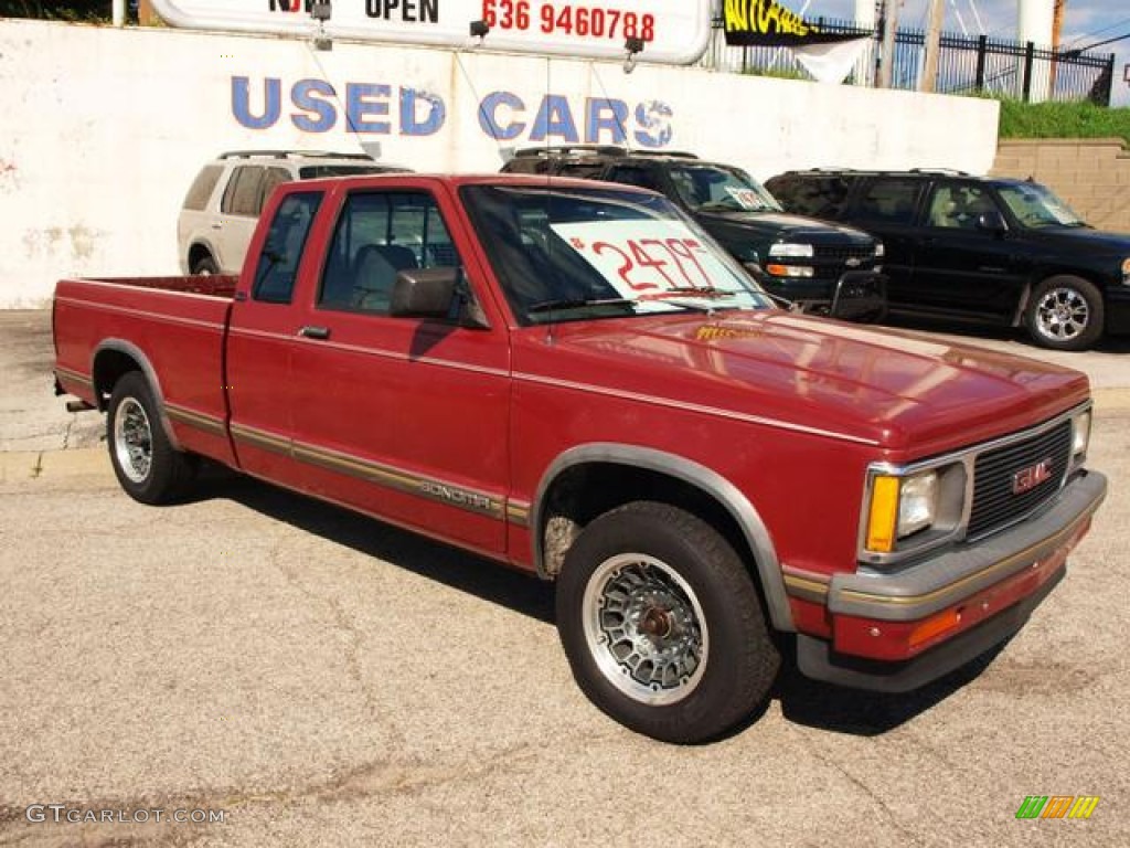 1993 Sonoma SLE Extended Cab - Medium Red Metallic / Gray photo #2