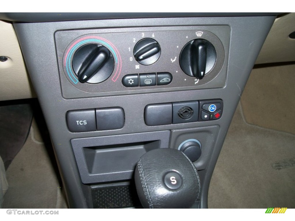 2002 Saab 9-3 SE Sedan Controls Photo #72623663