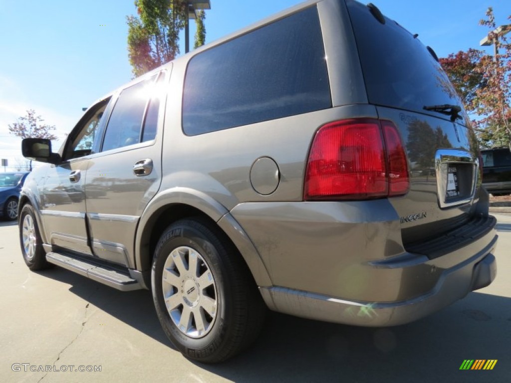 2004 Navigator Luxury - Mineral Grey Metallic / Light Parchment photo #2