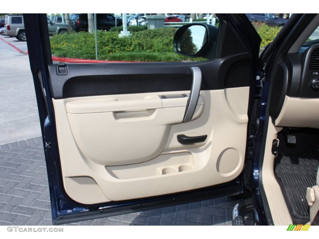 2010 Chevrolet Silverado 1500 LT Regular Cab Light Cashmere/Ebony Door Panel Photo #72627841