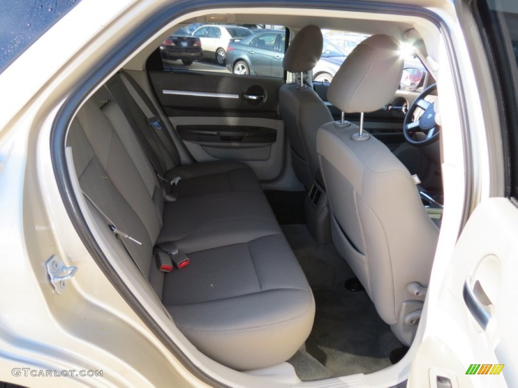 2008 Dodge Magnum SXT Rear Seat Photos