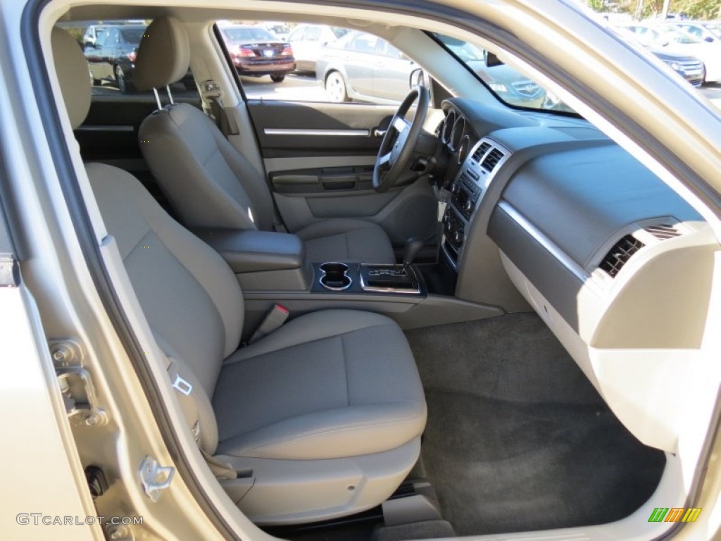 2008 Dodge Magnum SXT Front Seat Photos