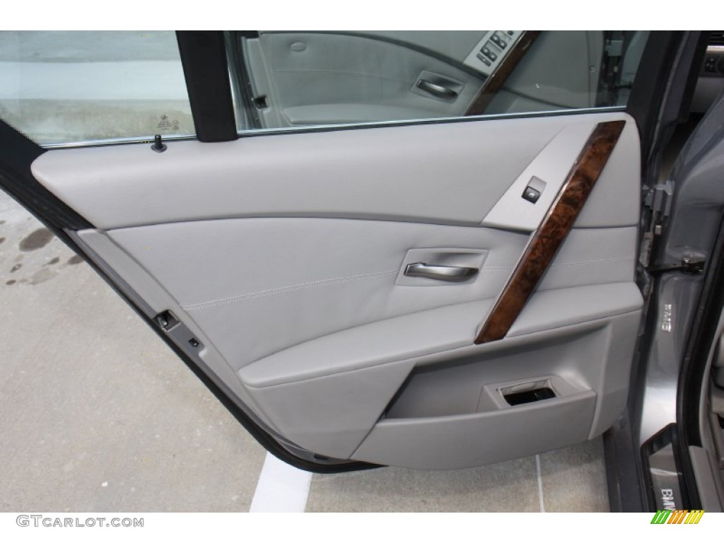2006 BMW 5 Series 530i Sedan Grey Door Panel Photo #72629130