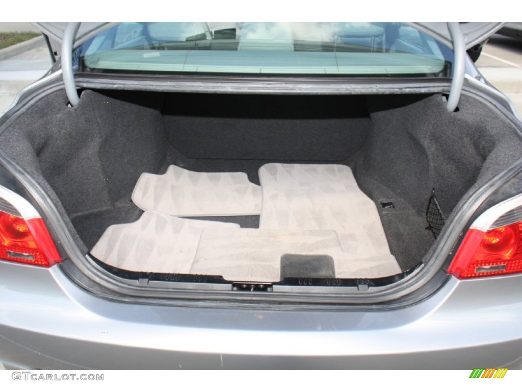2006 BMW 5 Series 530i Sedan Trunk Photos