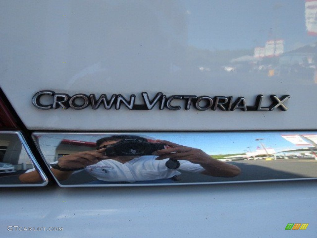 2000 Crown Victoria LX Sedan - Vibrant White / Medium Parchment photo #15
