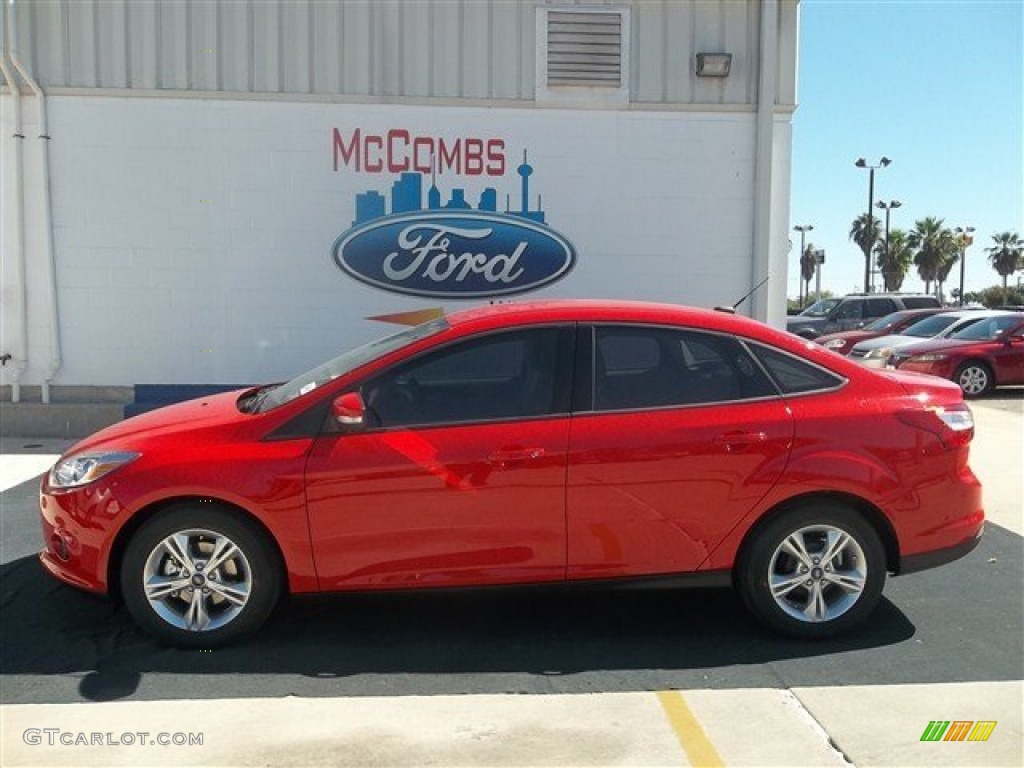 2013 Focus SE Sedan - Race Red / Medium Light Stone photo #2