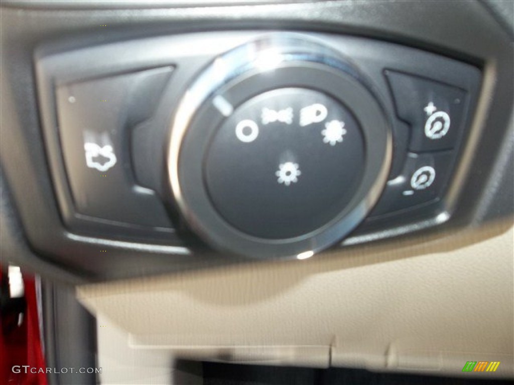 2013 Focus SE Sedan - Race Red / Medium Light Stone photo #48