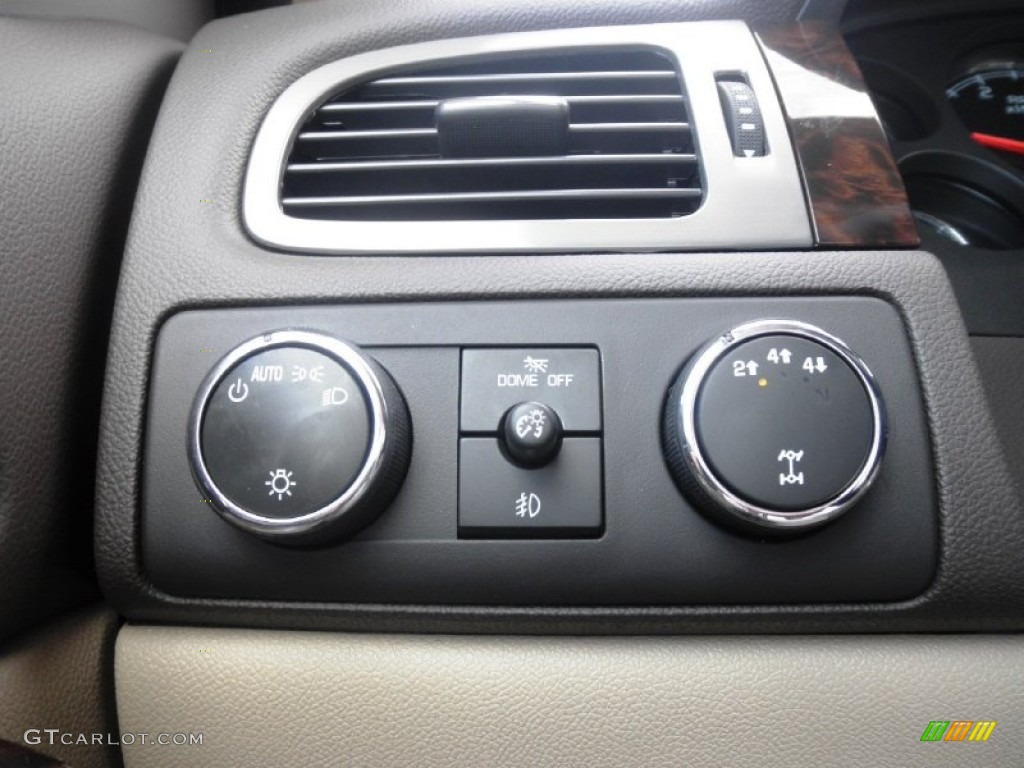 2013 GMC Sierra 2500HD Denali Crew Cab 4x4 Controls Photo #72641579