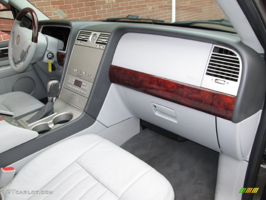 2004 Navigator Luxury 4x4 - Mineral Grey Metallic / Dove Grey photo #16
