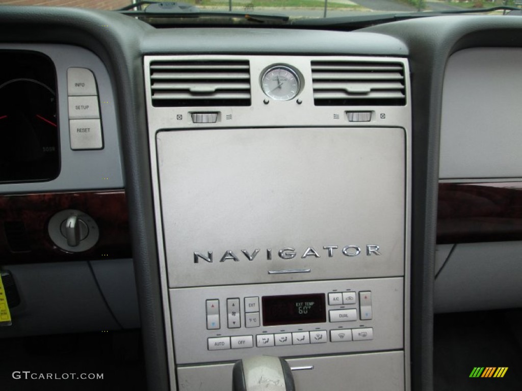 2004 Navigator Luxury 4x4 - Mineral Grey Metallic / Dove Grey photo #22