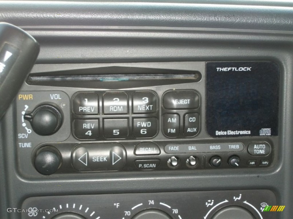 2002 Chevrolet Avalanche Z71 4x4 Audio System Photos