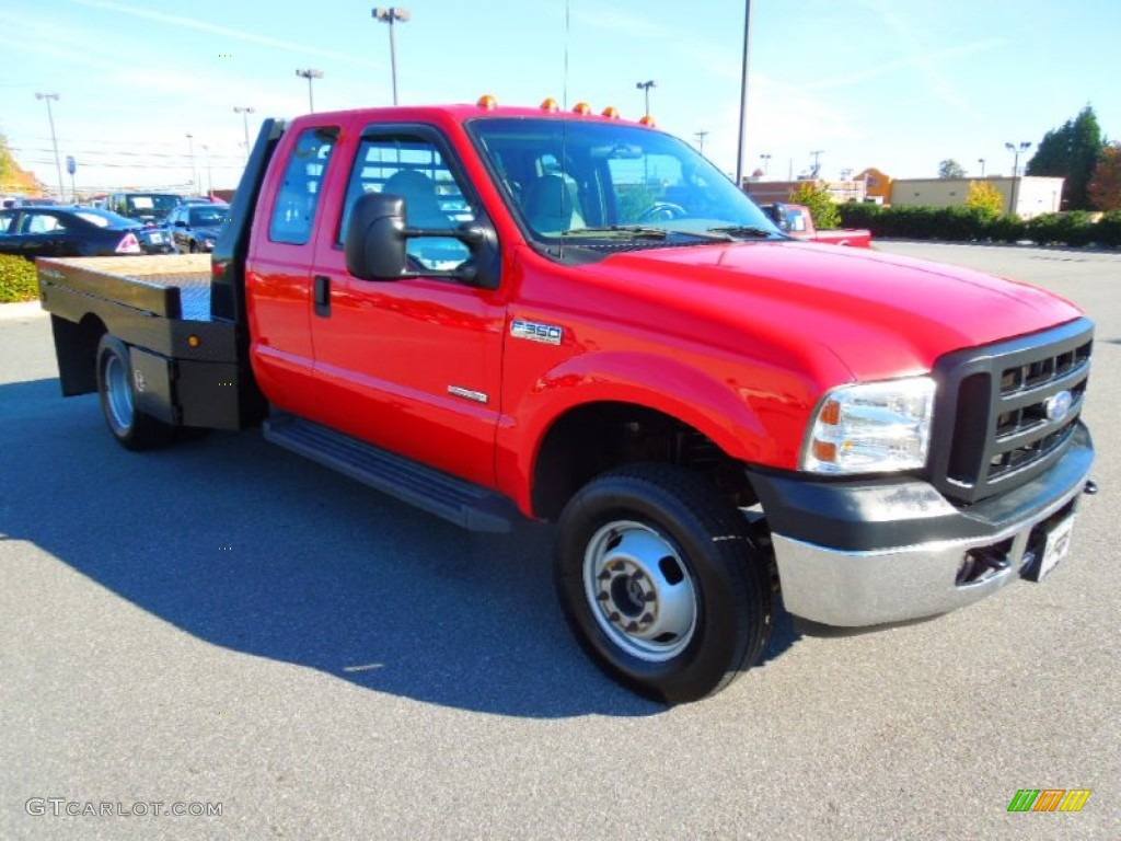 2006 F350 Super Duty XL SuperCab 4x4 Flatbed - Red Clearcoat / Medium Flint photo #2