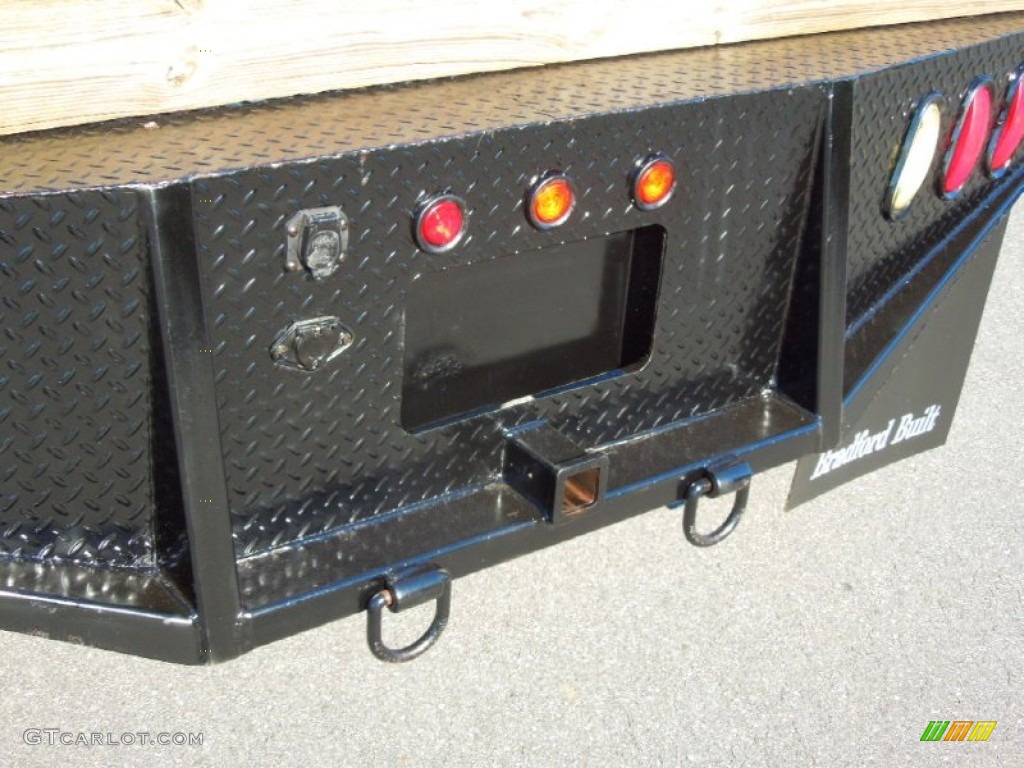 2006 F350 Super Duty XL SuperCab 4x4 Flatbed - Red Clearcoat / Medium Flint photo #8