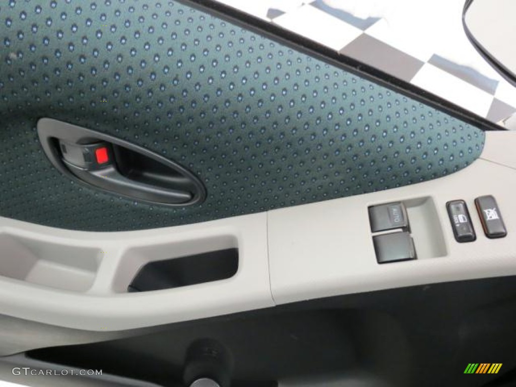 2008 Toyota Yaris 3 Door Liftback Controls Photo #72650492