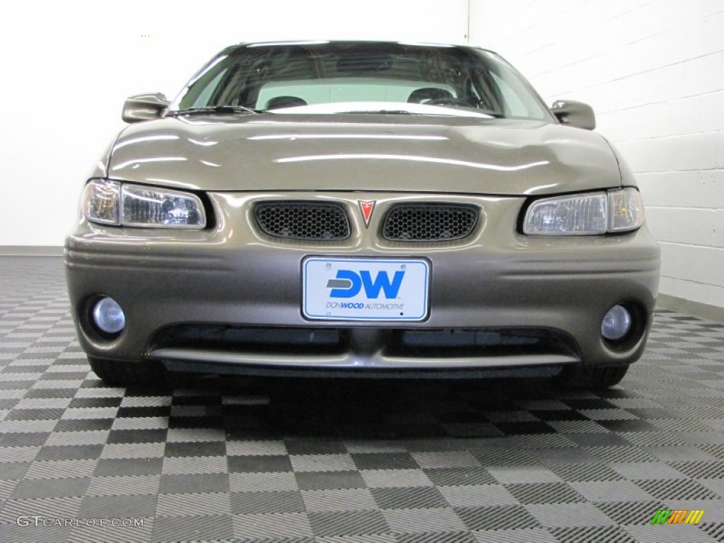 2000 Grand Prix GT Sedan - Champagne Beige Metallic / Dark Taupe photo #3