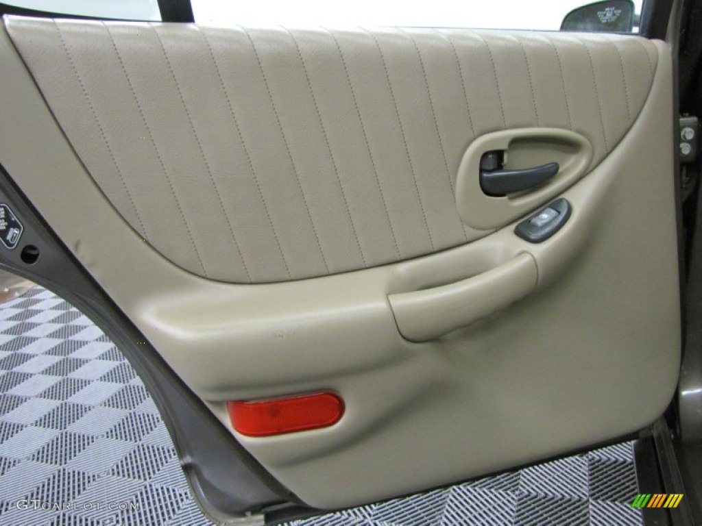 2000 Grand Prix GT Sedan - Champagne Beige Metallic / Dark Taupe photo #16