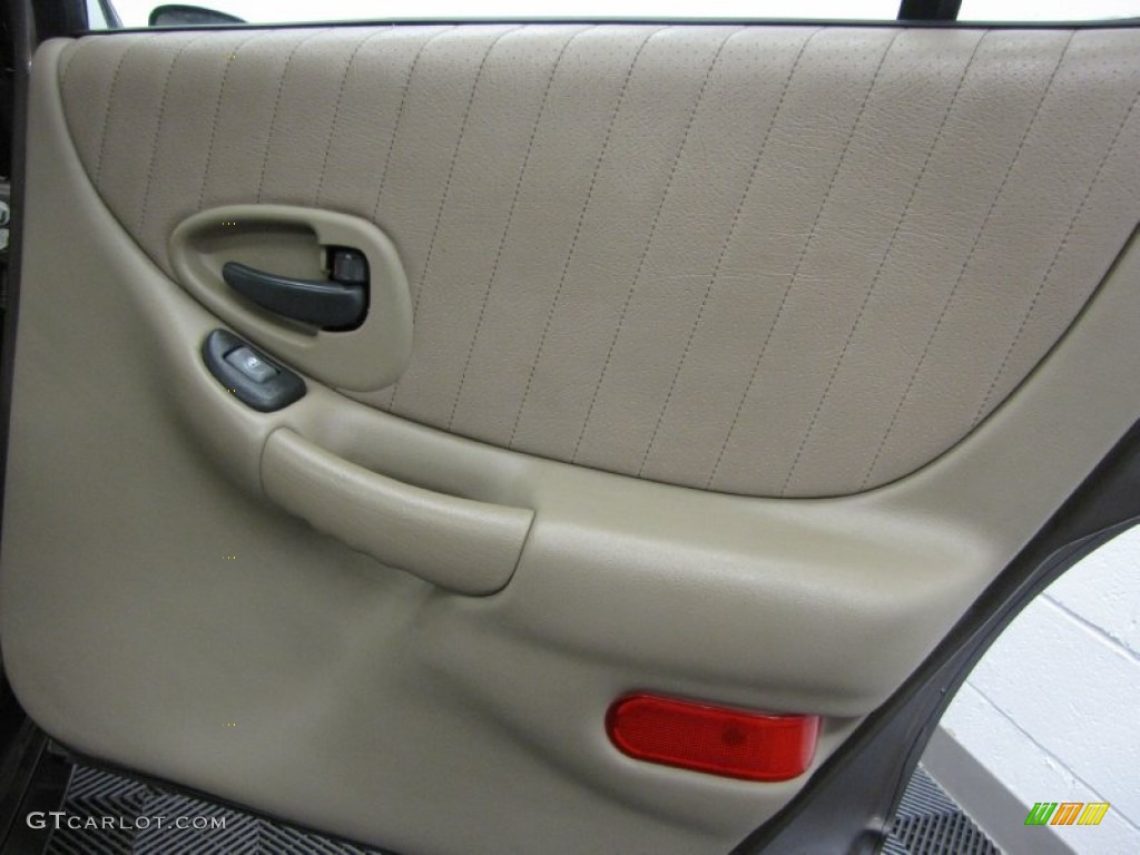 2000 Grand Prix GT Sedan - Champagne Beige Metallic / Dark Taupe photo #17
