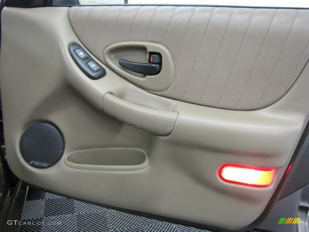 2000 Grand Prix GT Sedan - Champagne Beige Metallic / Dark Taupe photo #18