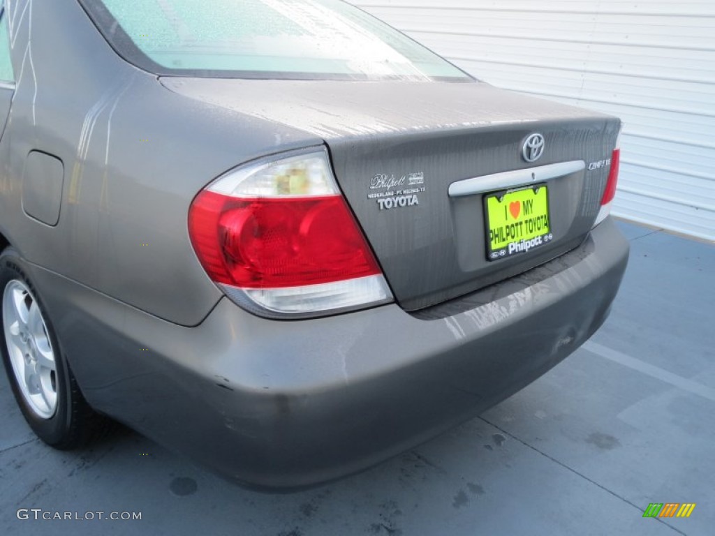 2005 Camry LE - Phantom Gray Pearl / Gray photo #18