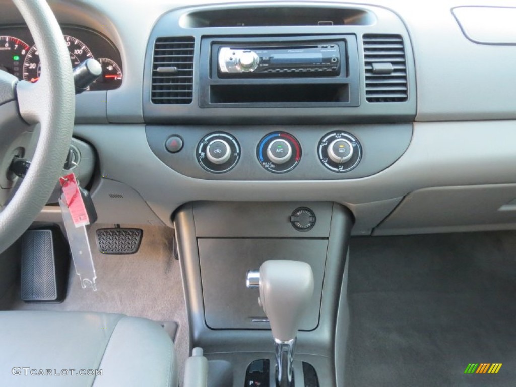 2005 Camry LE - Phantom Gray Pearl / Gray photo #33