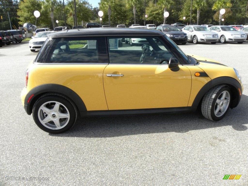 2009 Cooper Hardtop - Mellow Yellow / Checkered Carbon Black/Black photo #10