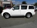 2005 Avalanche White Nissan Pathfinder LE  photo #2