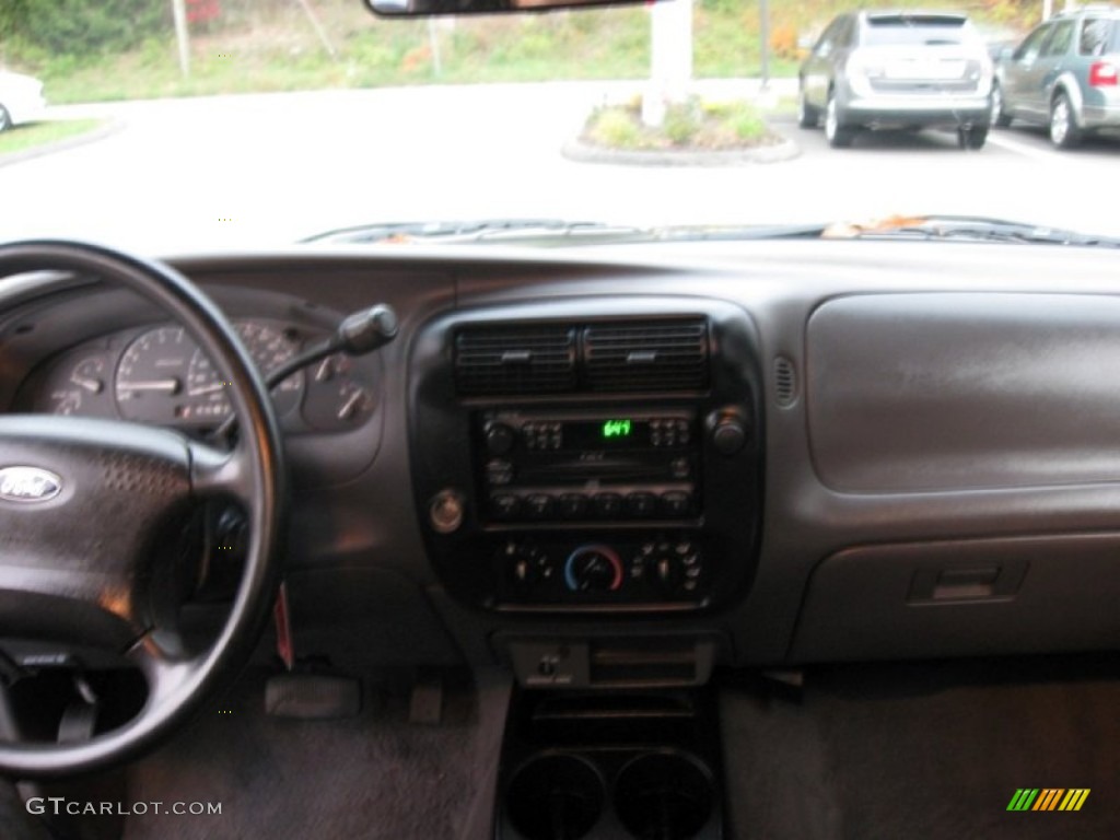 2002 Ranger XLT Regular Cab - Deep Wedgewood Blue Metallic / Dark Graphite photo #11