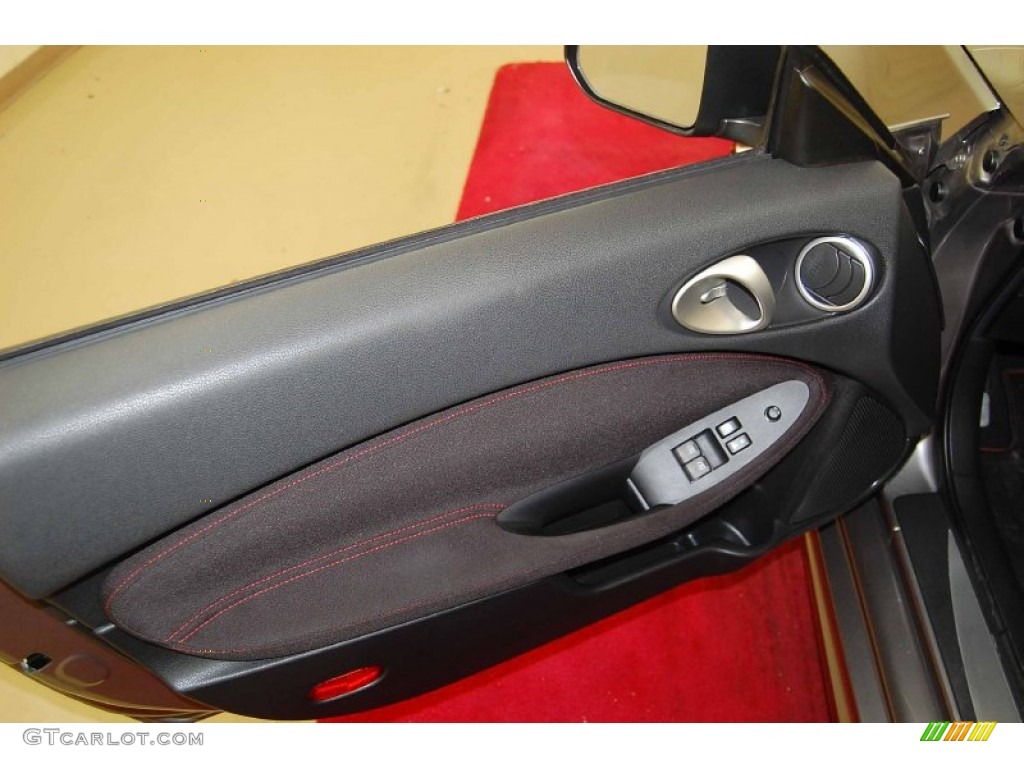 2010 Nissan 370Z NISMO Coupe NISMO Black/Red Cloth Door Panel Photo #72665626