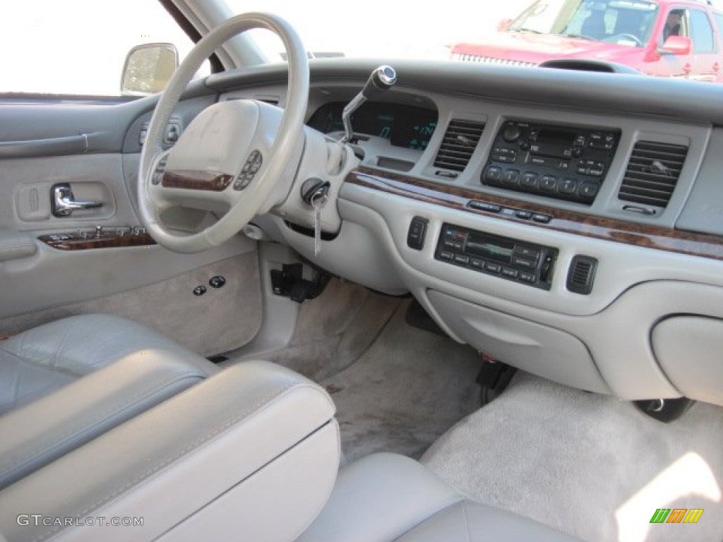 Light Gray Interior 1996 Lincoln Town Car Signature Photo #72670859