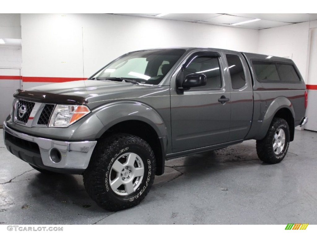 2005 Frontier SE King Cab 4x4 - Storm Gray Metallic / Graphite photo #8