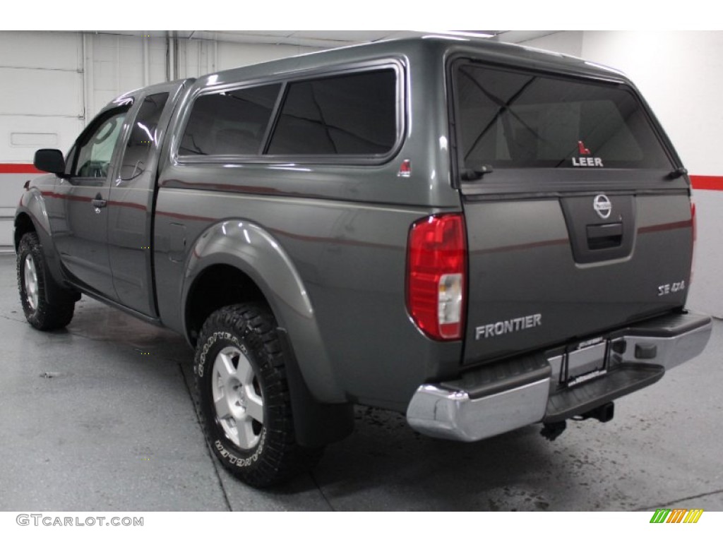 2005 Frontier SE King Cab 4x4 - Storm Gray Metallic / Graphite photo #14