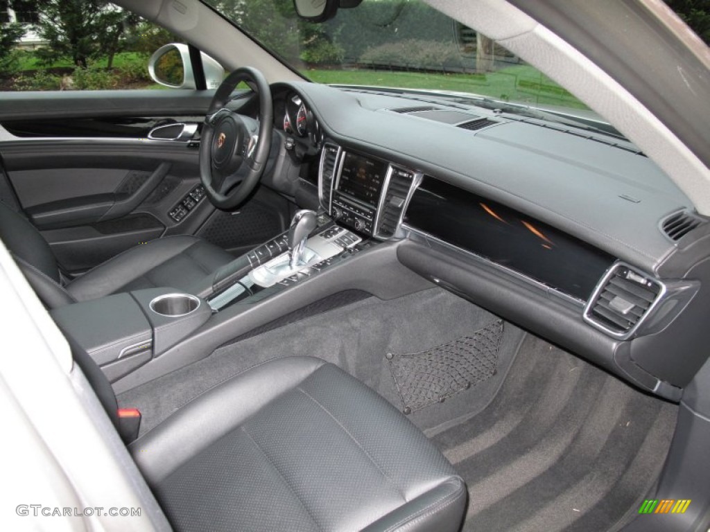 Black Interior 2012 Porsche Panamera 4 Photo #72674323